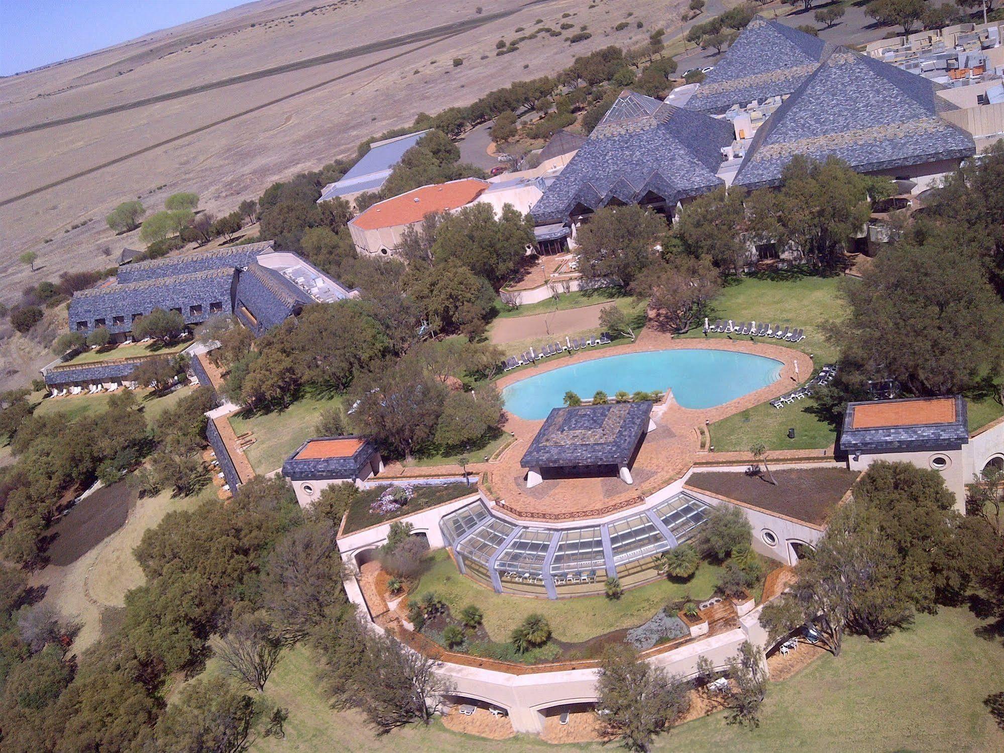 Black Mountain Leisure And Conference Hotel Groothoek Exterior photo